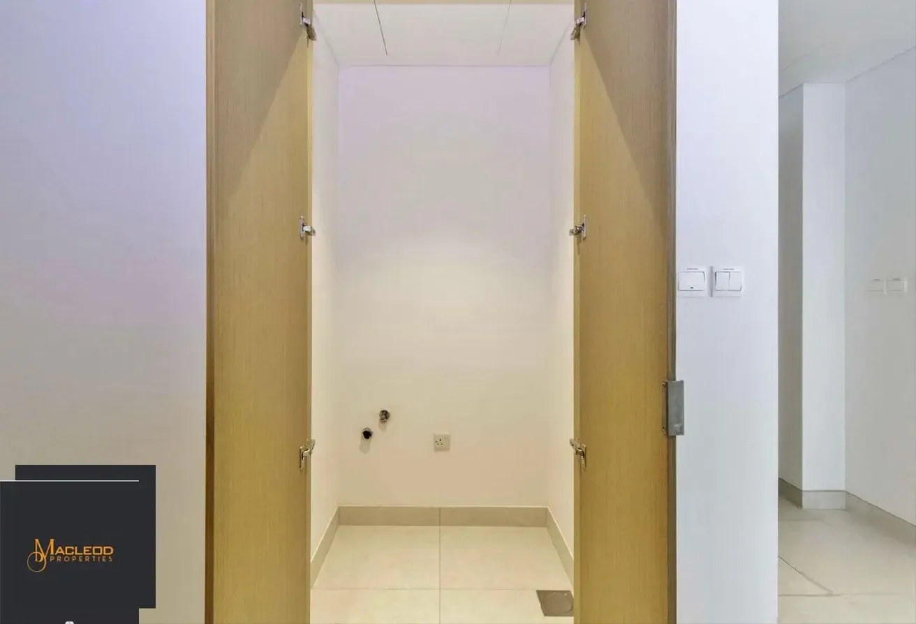 High Floor/ Partial Canal View/ Motivated Seller