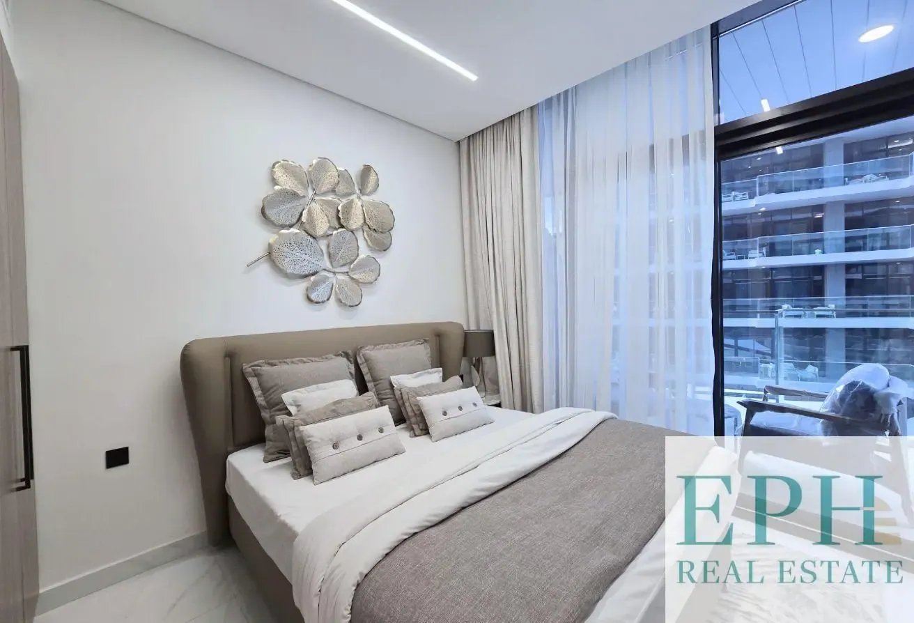 HIGH FLOOR | STUNNING POOL VIEW | NEAR HANDOVER