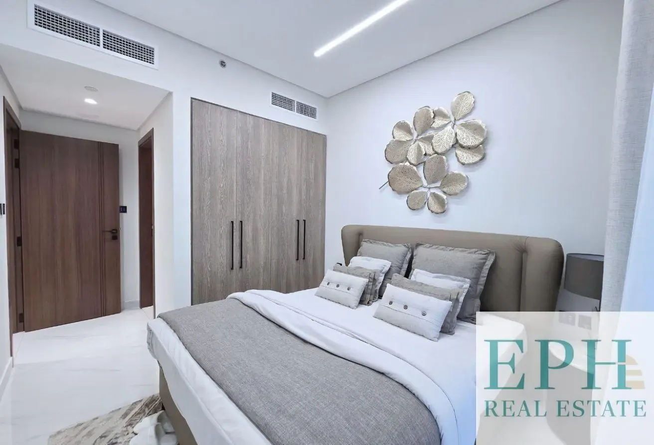 HIGH FLOOR | STUNNING POOL VIEW | NEAR HANDOVER