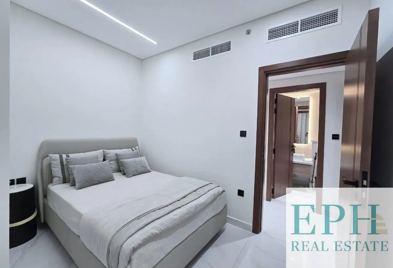 HIGH FLOOR | STUNNING POOL VIEW | NEAR HANDOVER