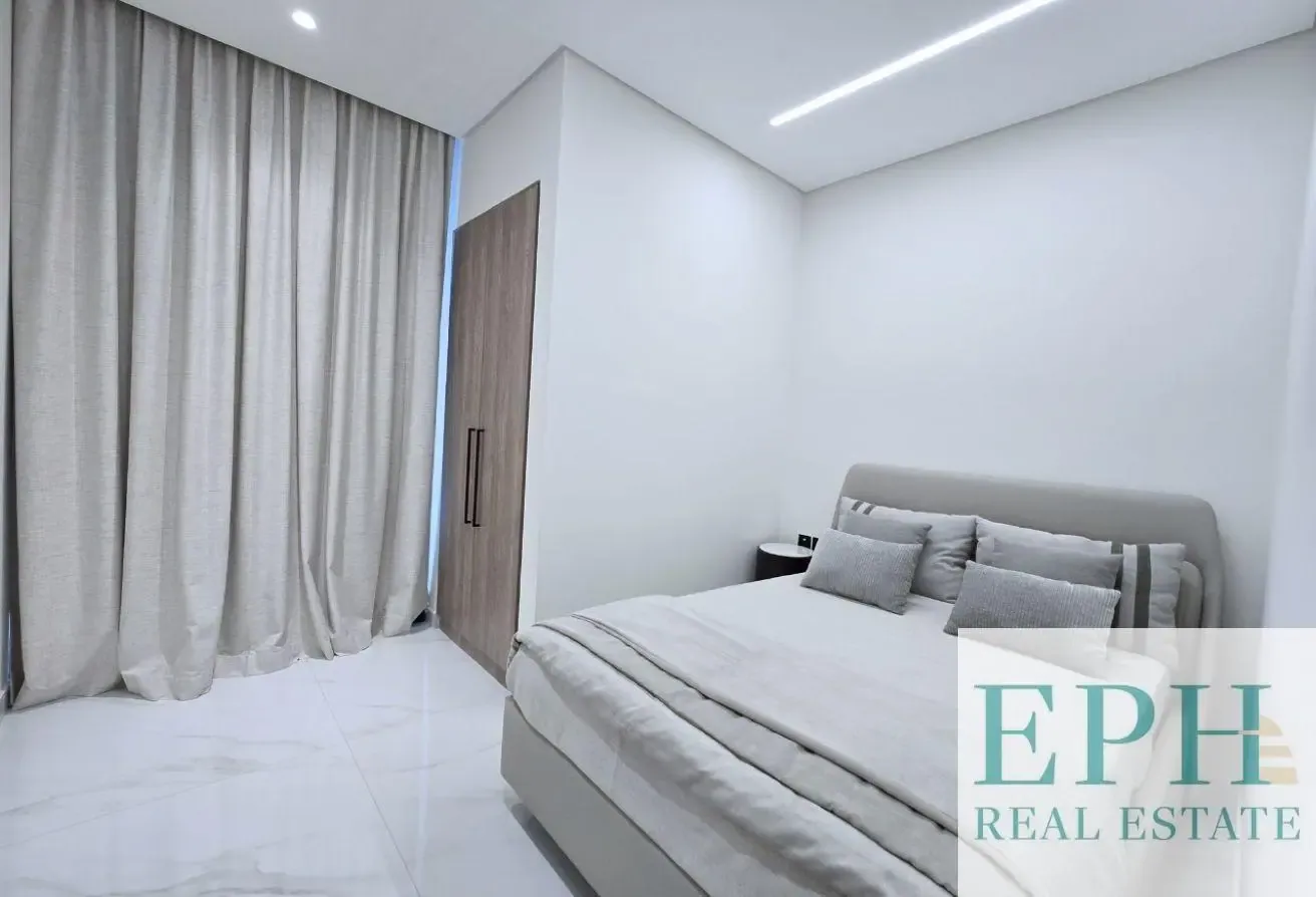 HIGH FLOOR | STUNNING POOL VIEW | NEAR HANDOVER
