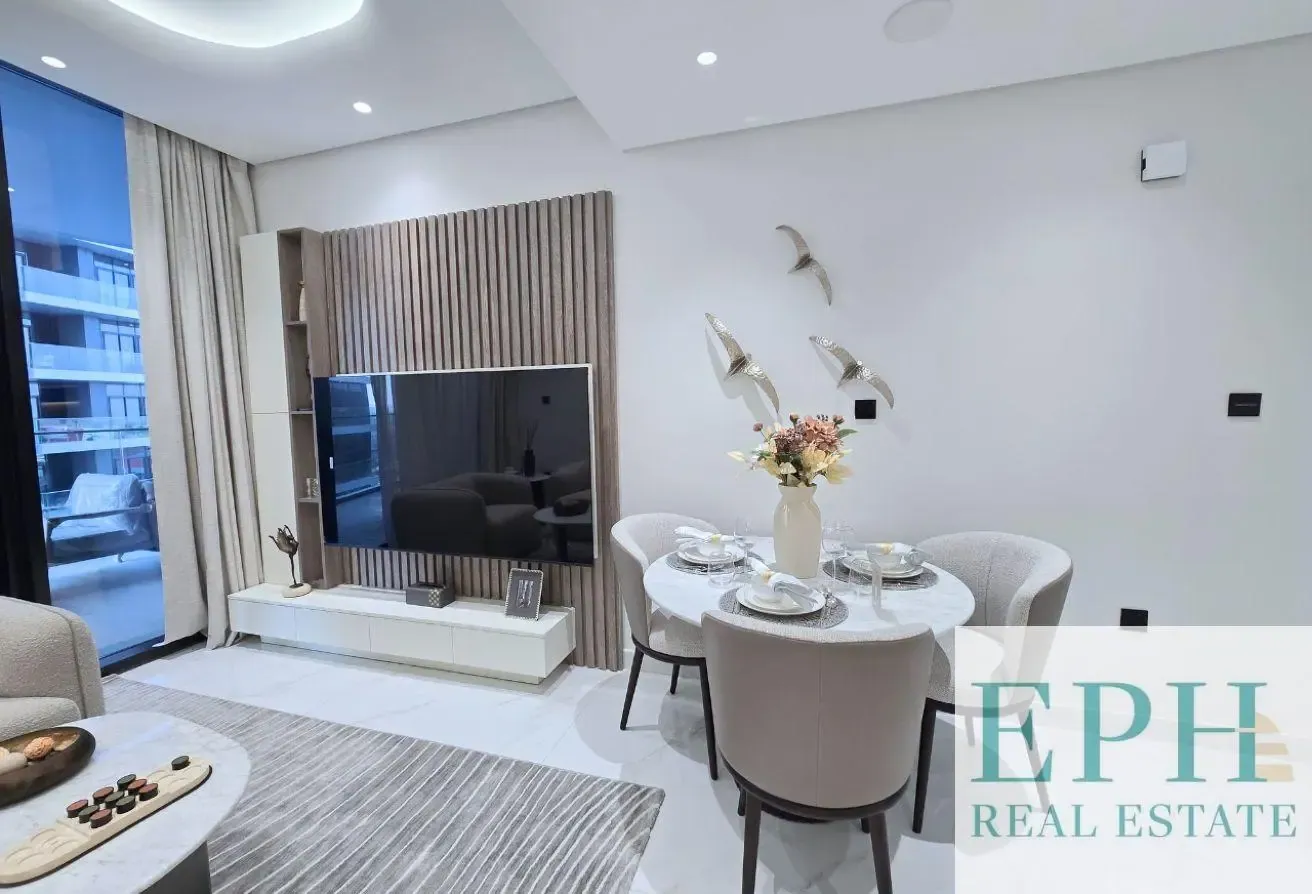 HIGH FLOOR | STUNNING POOL VIEW | NEAR HANDOVER