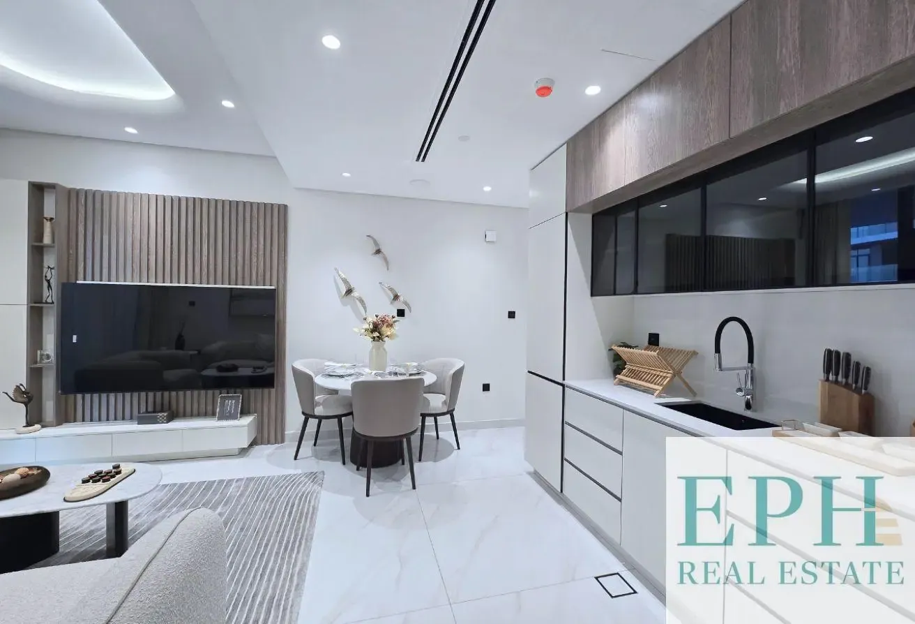 HIGH FLOOR | STUNNING POOL VIEW | NEAR HANDOVER