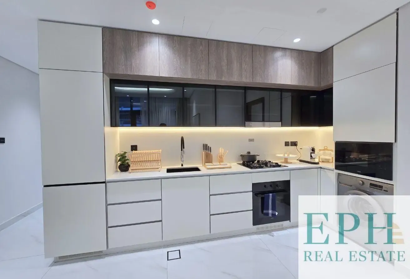 HIGH FLOOR | STUNNING POOL VIEW | NEAR HANDOVER