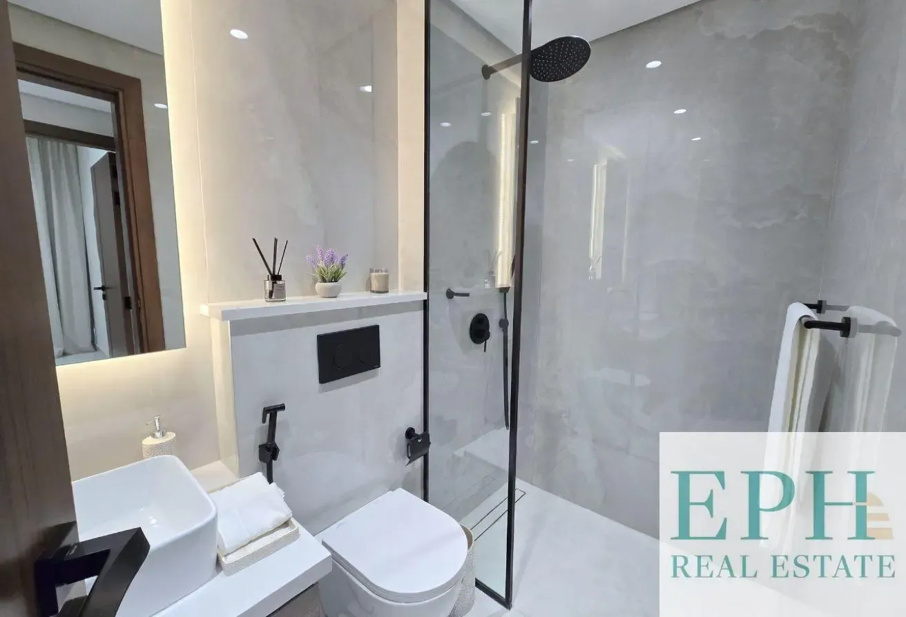 HIGH FLOOR | STUNNING POOL VIEW | NEAR HANDOVER