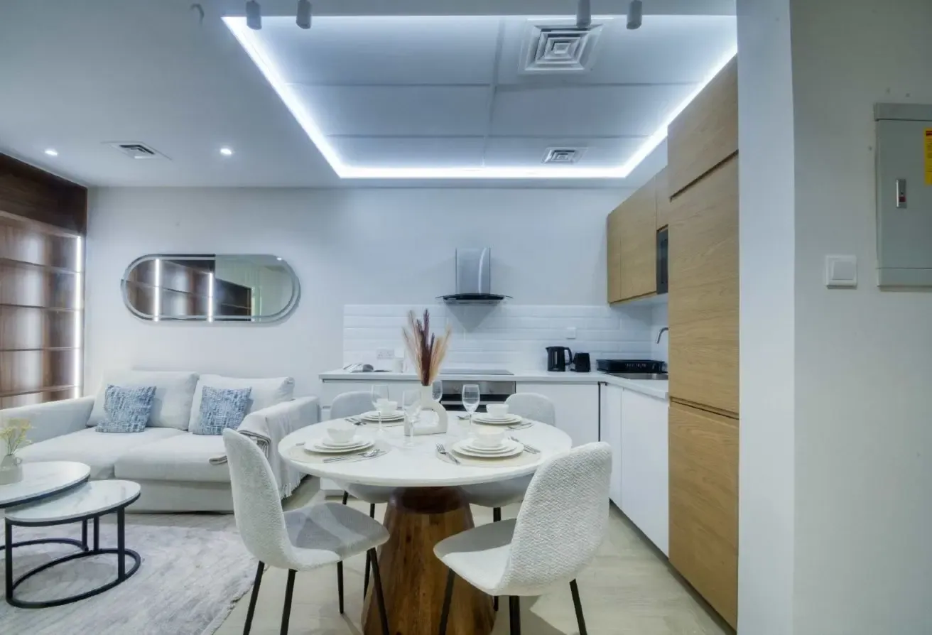 Stylish and Renovated 1BR, 2 Balconies,1 Parking