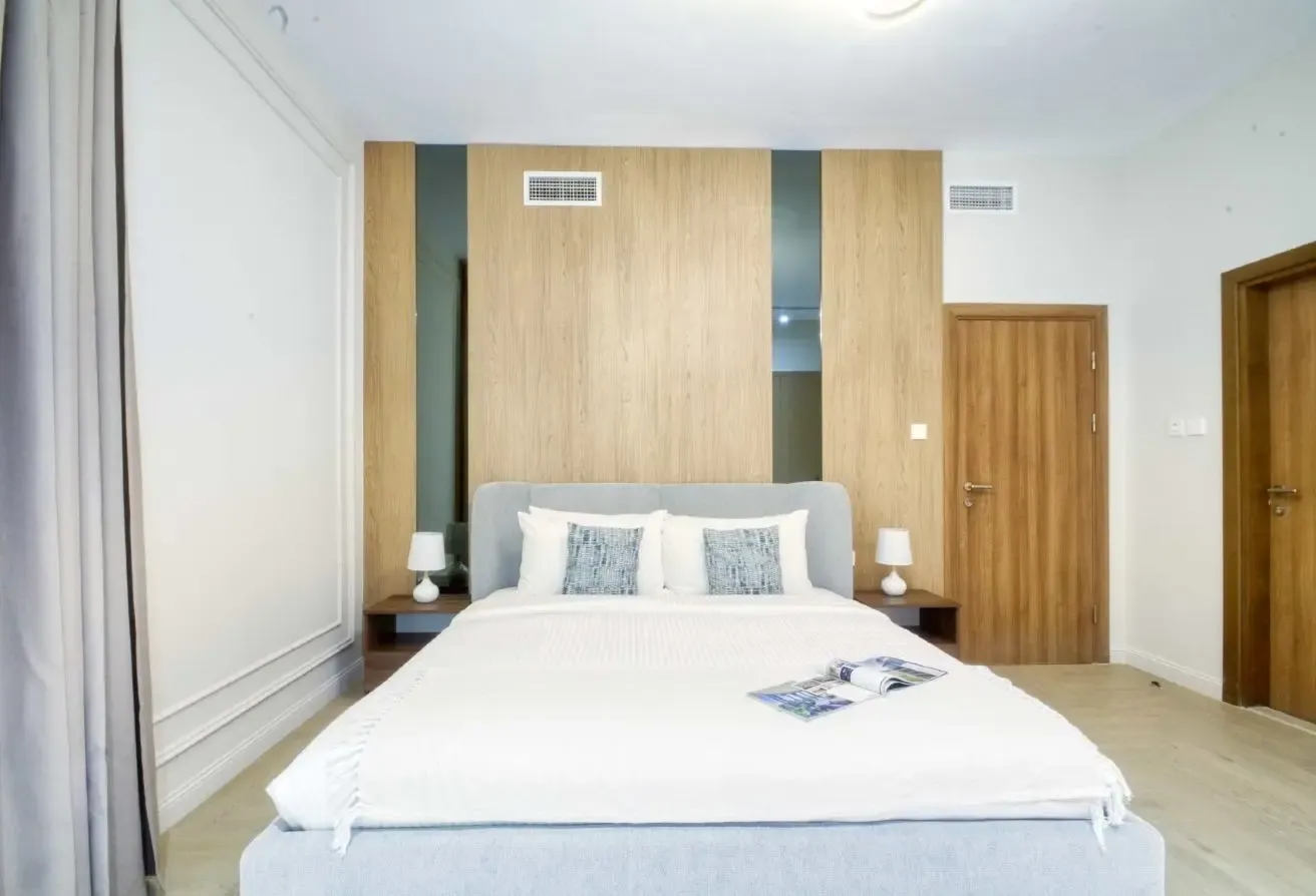 Stylish and Renovated 1BR, 2 Balconies,1 Parking