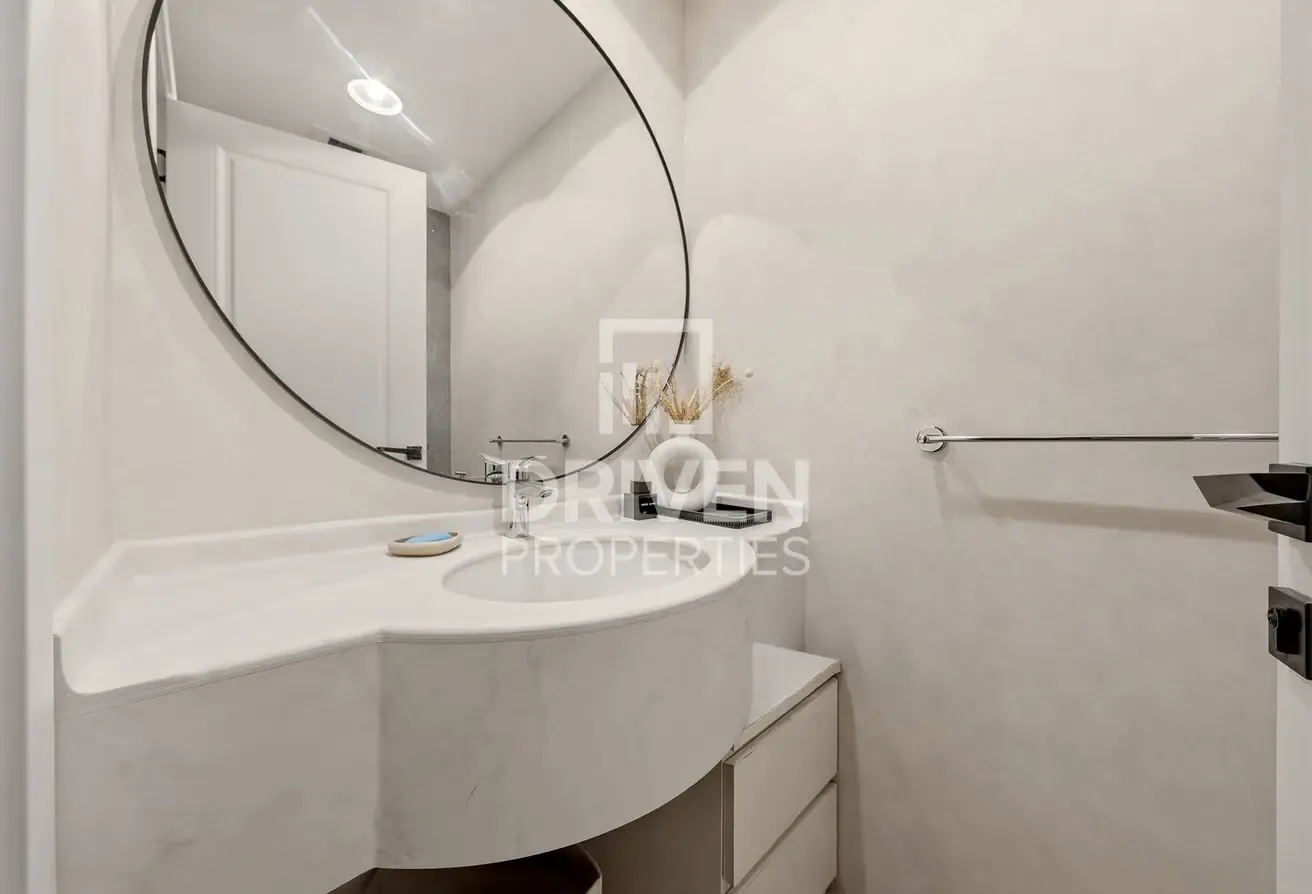 Investor Deal | Fully Upgraded | Spacious Unit