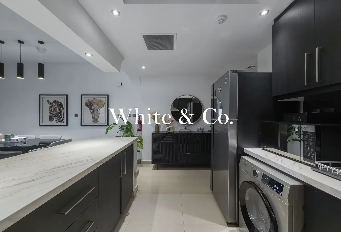 UPGRADED | PERFECT LOCATION | HIGH FLOOR