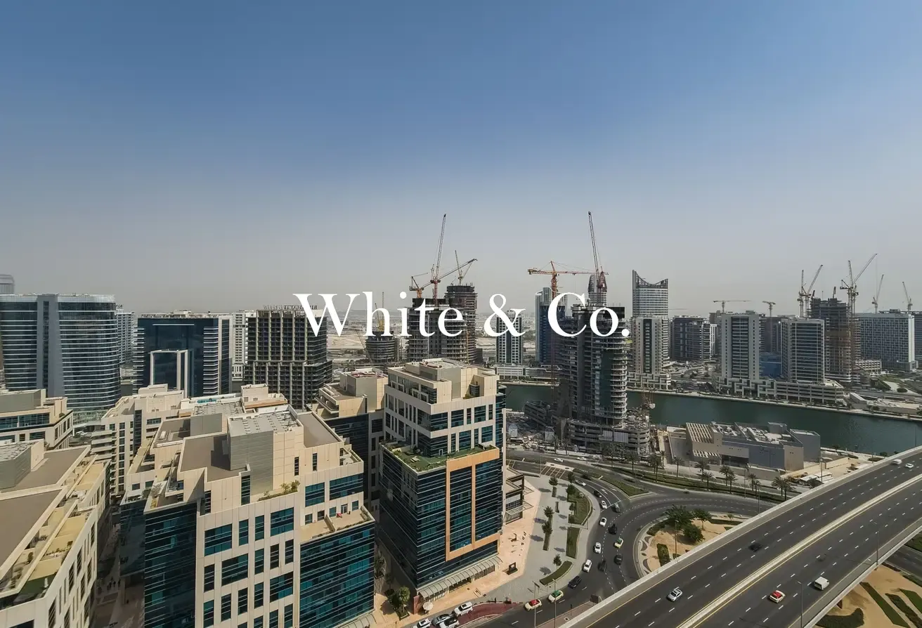 UPGRADED | PERFECT LOCATION | HIGH FLOOR