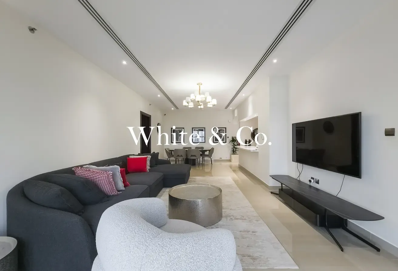 UPGRADED | PERFECT LOCATION | HIGH FLOOR