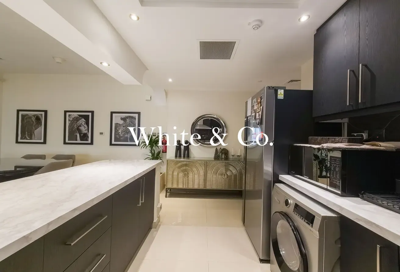 UPGRADED | PERFECT LOCATION | HIGH FLOOR