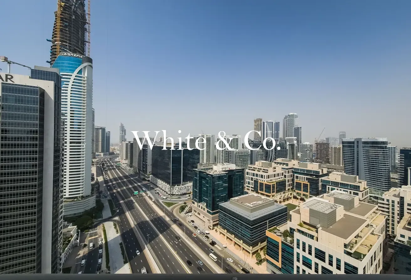 UPGRADED | PERFECT LOCATION | HIGH FLOOR
