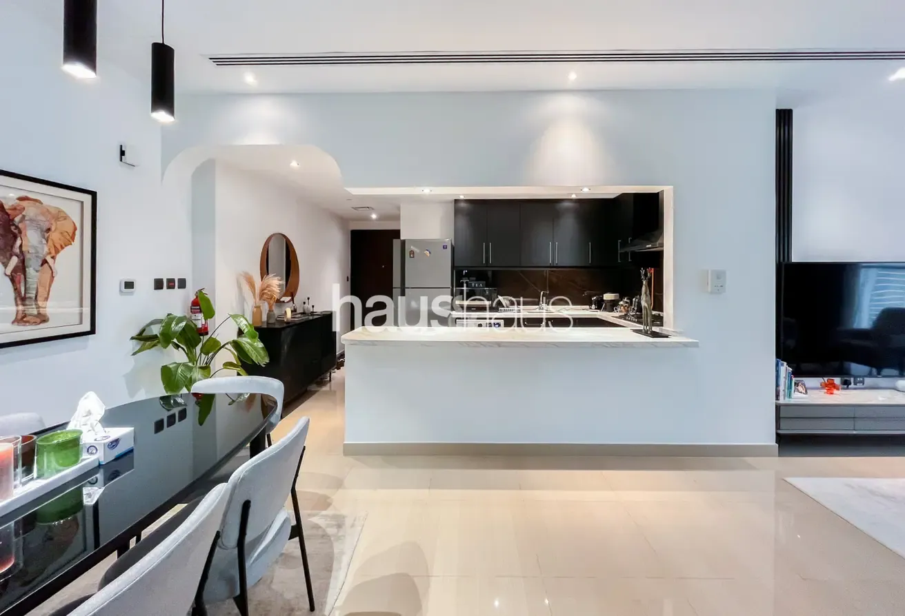 Vacant | Corner Unit | Fully Furnished