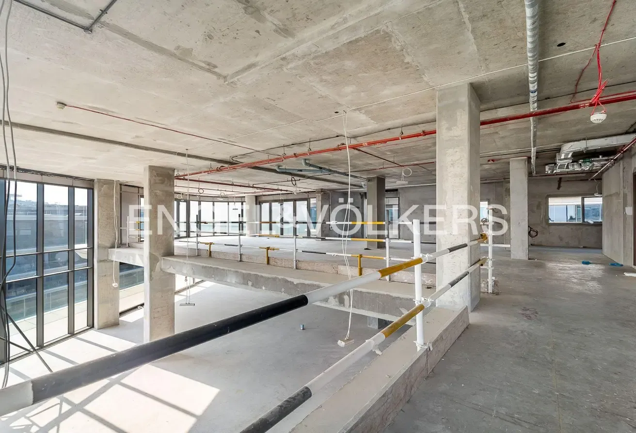 Luxurious Penthouse with Private Lift and Lobby
