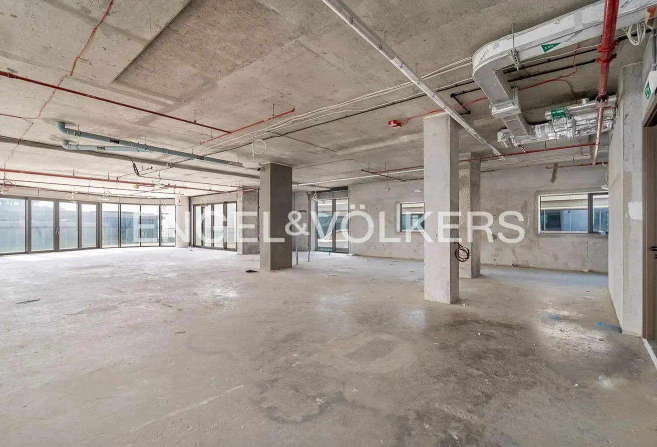 Luxurious Penthouse with Private Lift and Lobby