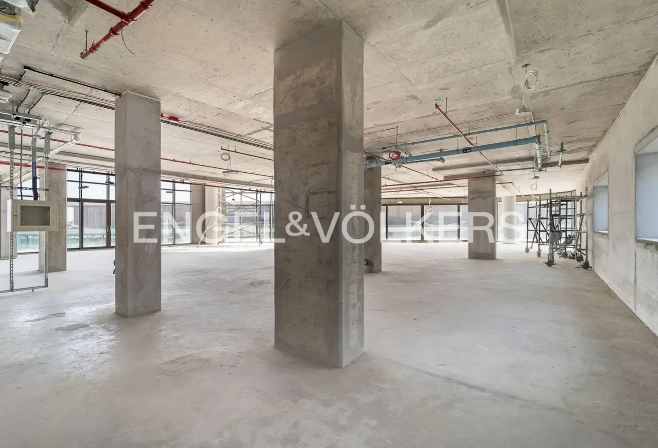 Luxurious Penthouse with Private Lift and Lobby