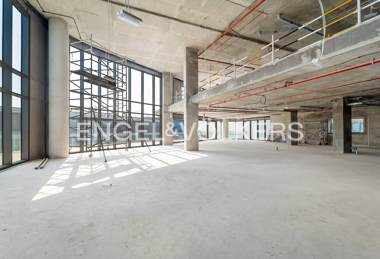 Luxurious Penthouse with Private Lift and Lobby