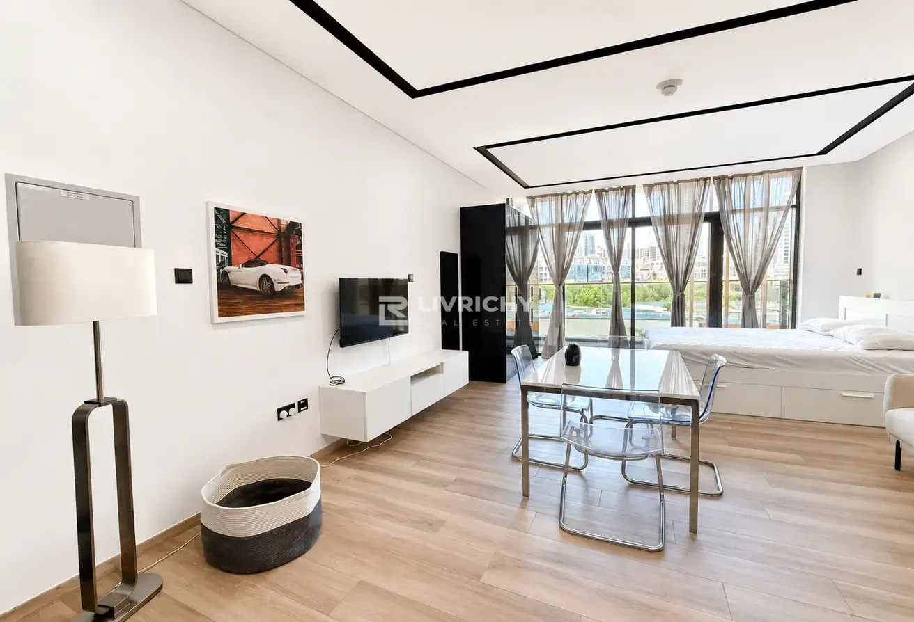 VACANT | HIGH-END INTERIORS | FULLY FURNISHED