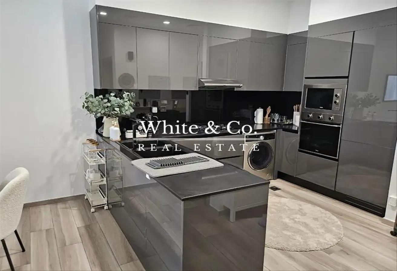 1 Bedroom + Study | Vacant | Large Layout