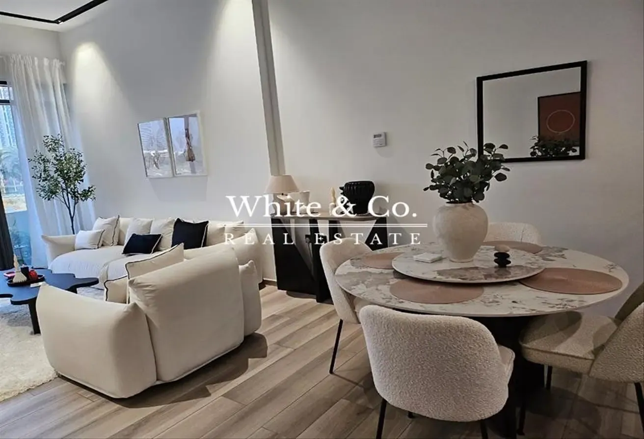 1 Bedroom + Study | Vacant | Large Layout