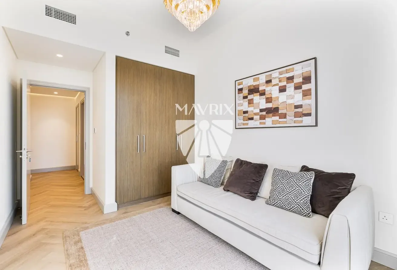 Vacant Corner Unit | Prime Location | Furnished