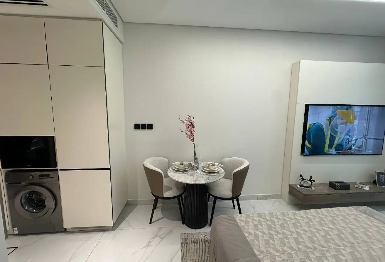 READY BUILDING / FULLY FURNISHED / HIGH FLOOR