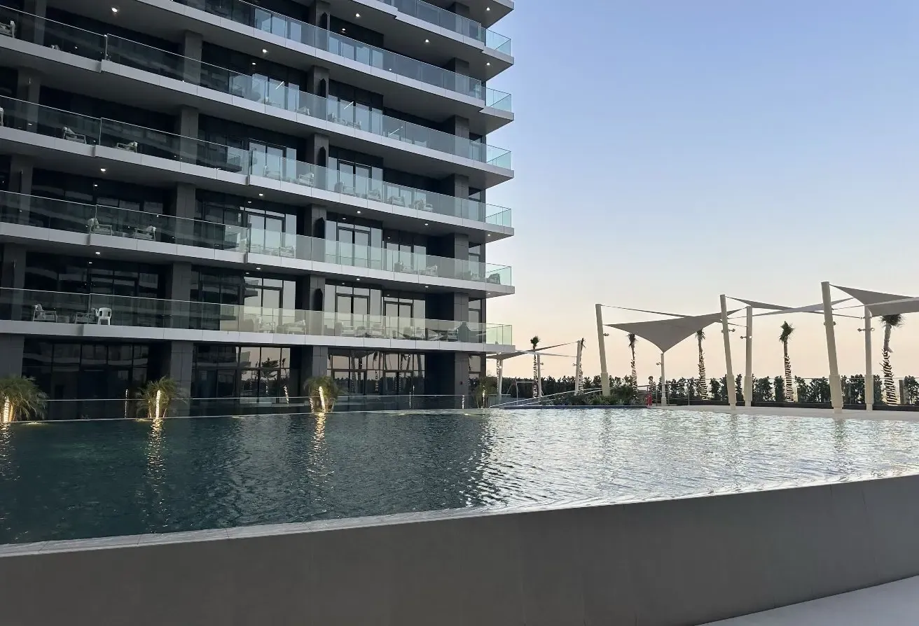 READY BUILDING / FULLY FURNISHED / HIGH FLOOR