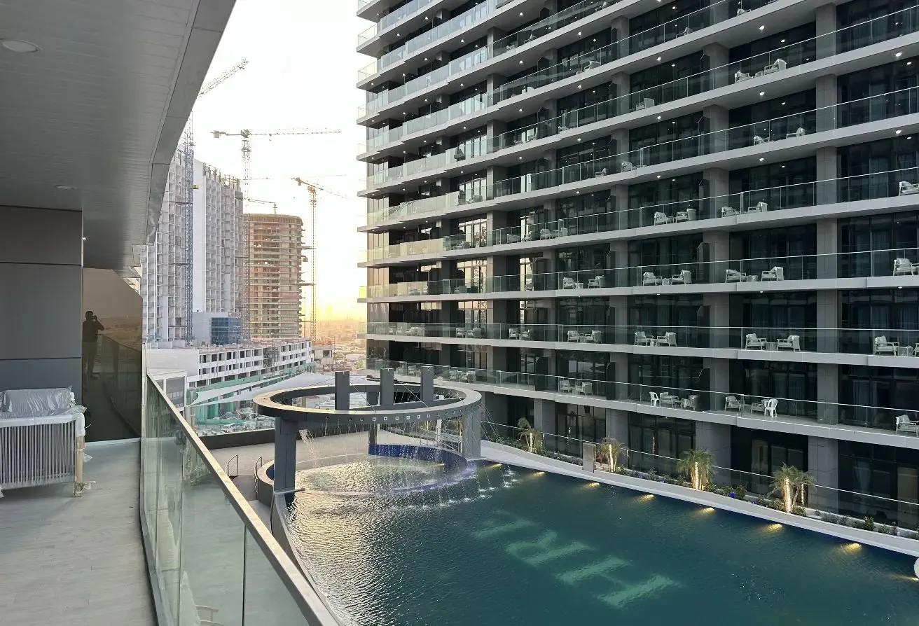 READY BUILDING / FULLY FURNISHED / HIGH FLOOR
