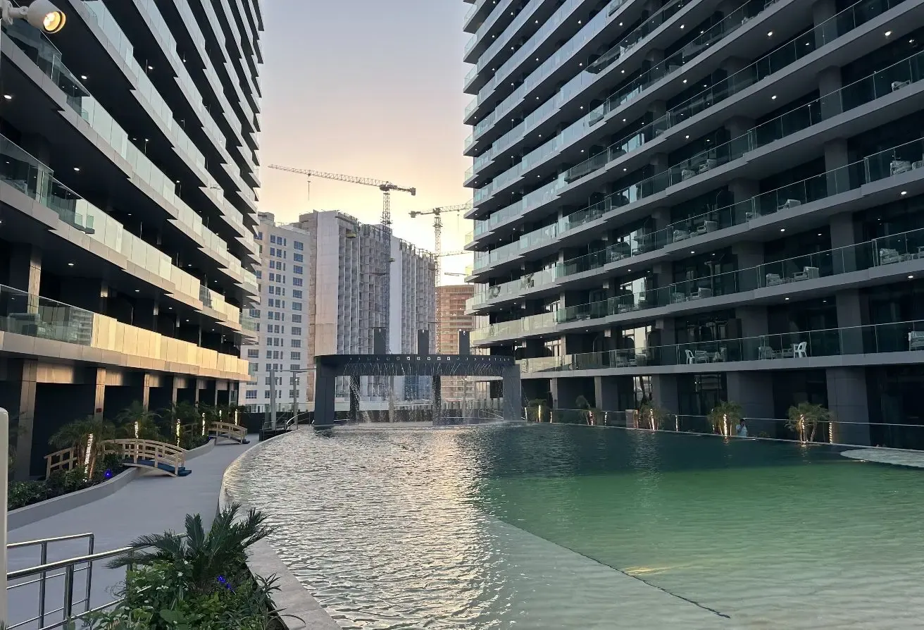 READY BUILDING / FULLY FURNISHED / HIGH FLOOR
