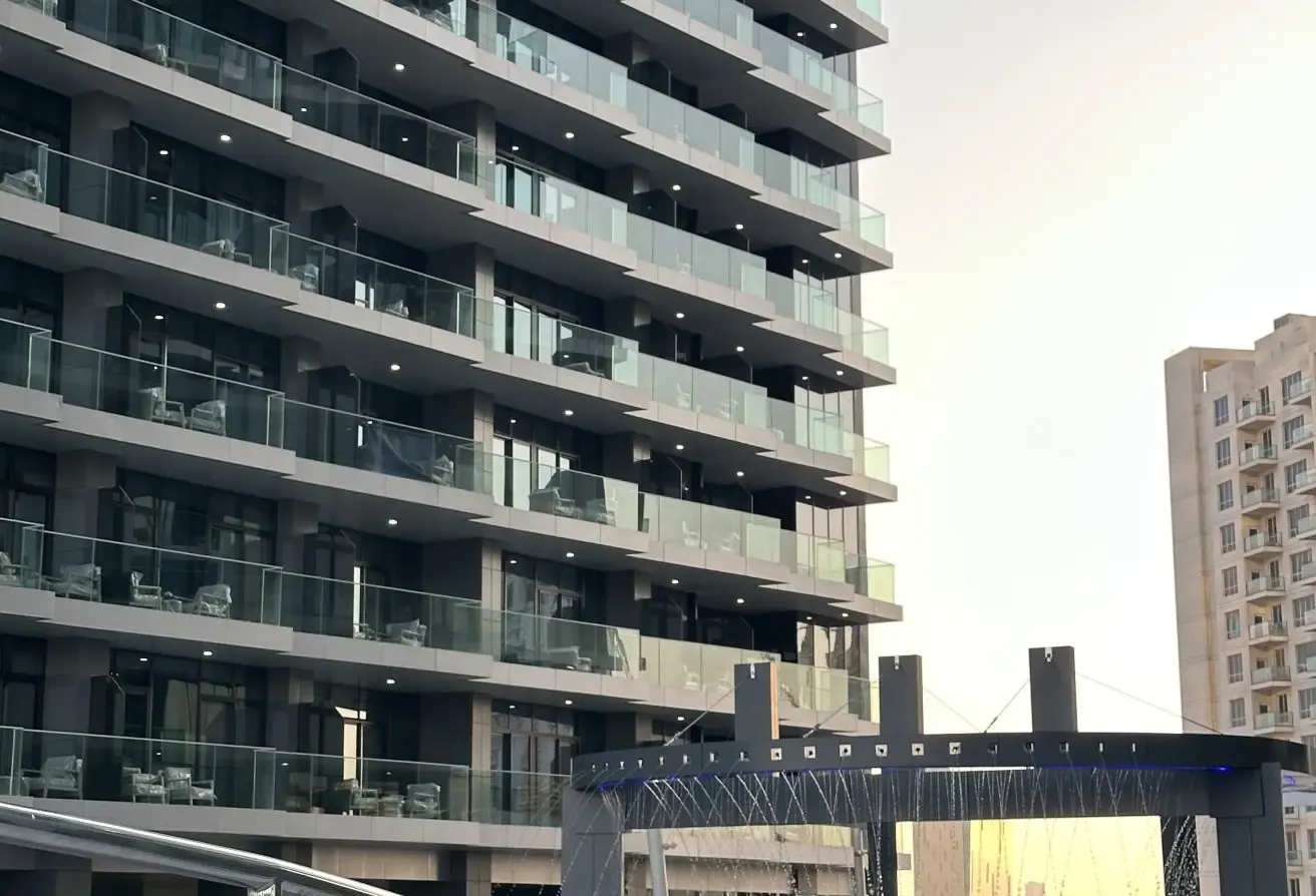 READY BUILDING / FULLY FURNISHED / HIGH FLOOR