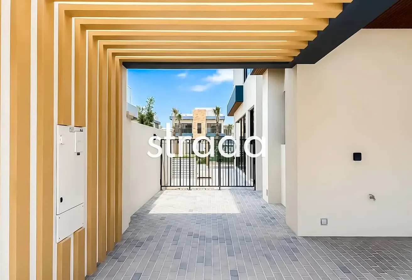 Stand Alone | Lagoon Backing | 6 Bed