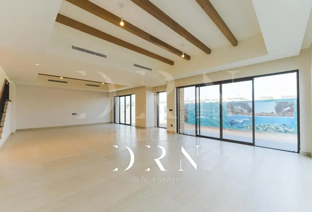 LAGOON VIEW | SPACIOUS LAYOUT | MOTIVATED SELLER