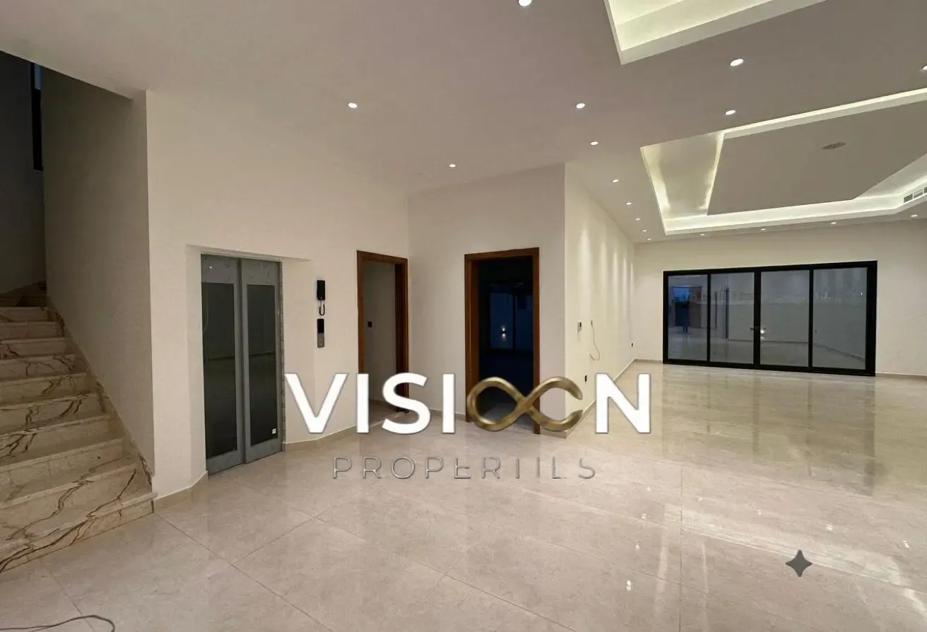 Brand New | Elevator| Private Garden
