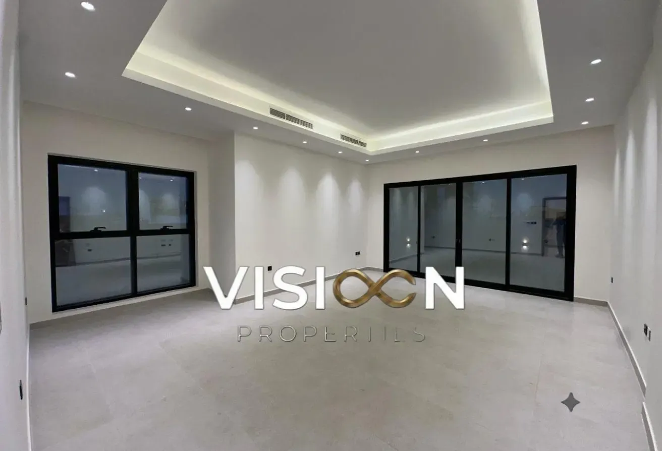 Brand New | Elevator| Private Garden
