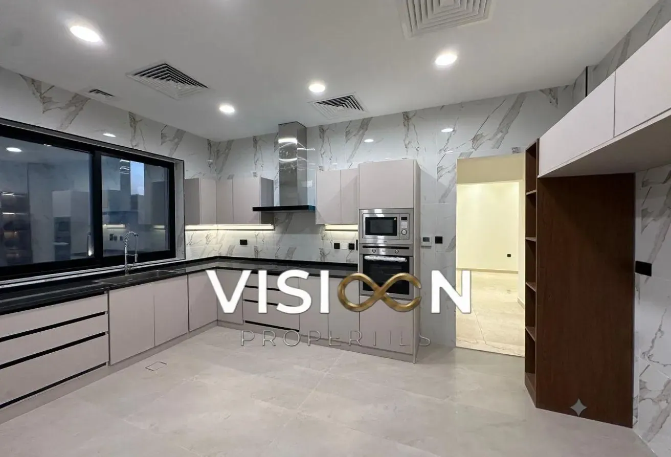 Brand New | Elevator| Private Garden