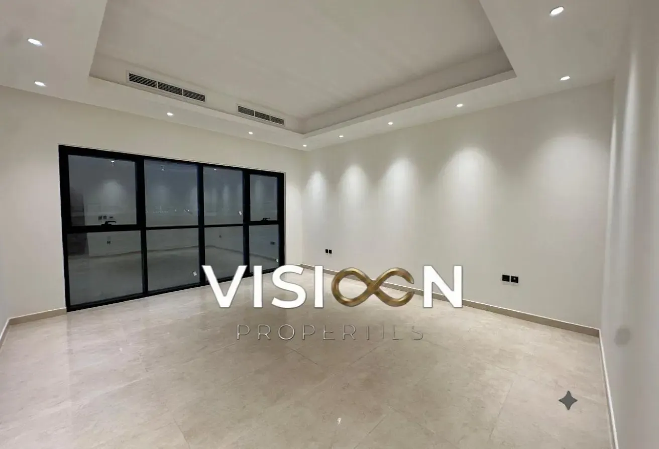 Brand New | Elevator| Private Garden