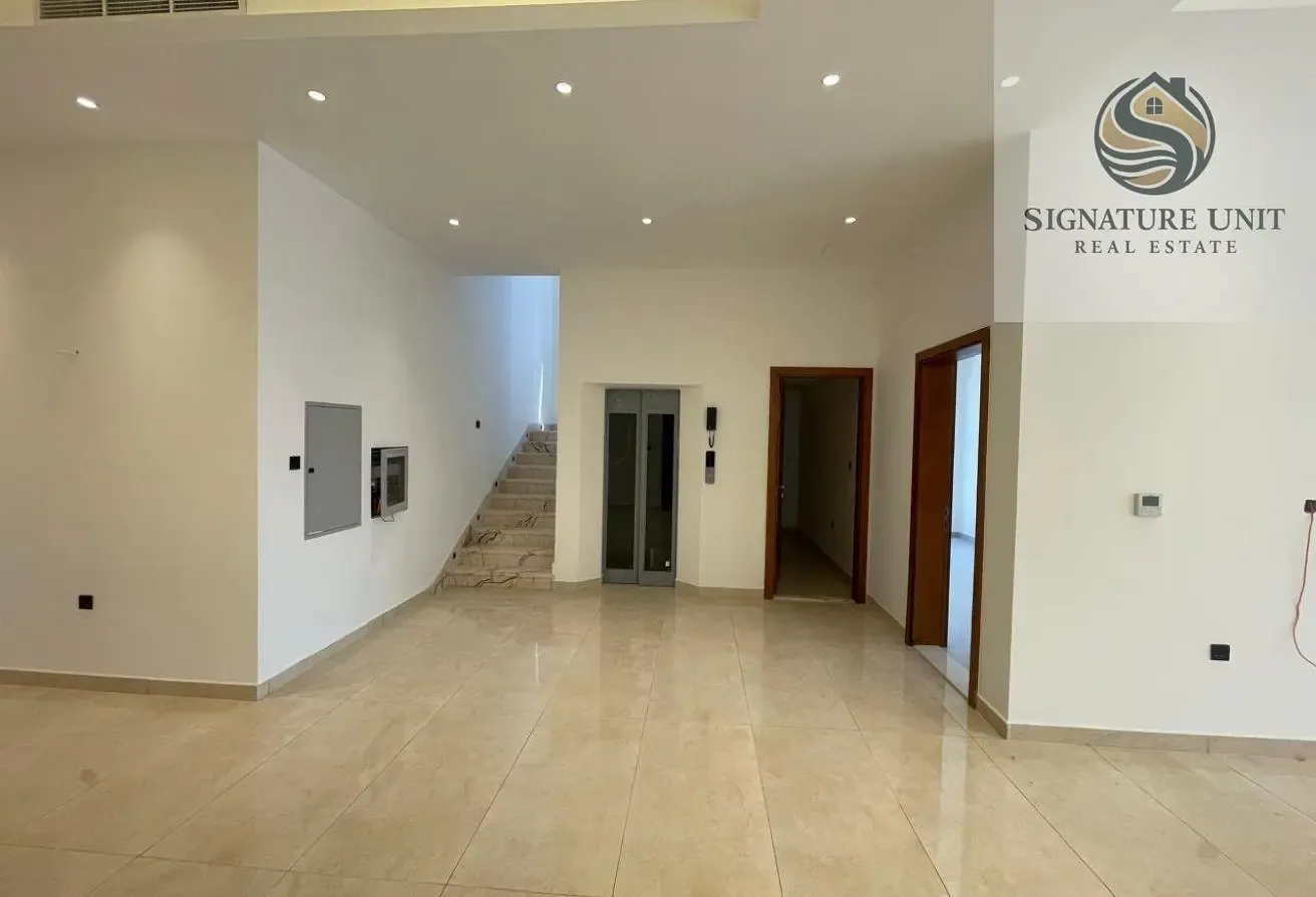 LUXURY 5BR VILLA | ELEVATOR | DRIVER ROOM | MAJLIS