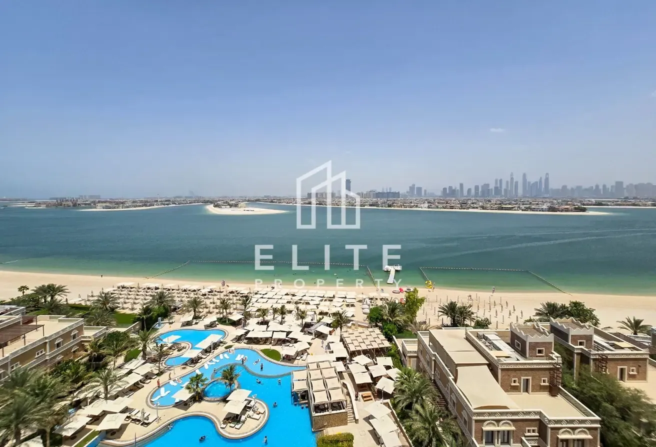 Upgraded 3 Bedrooms with Full Sea View | Vacant