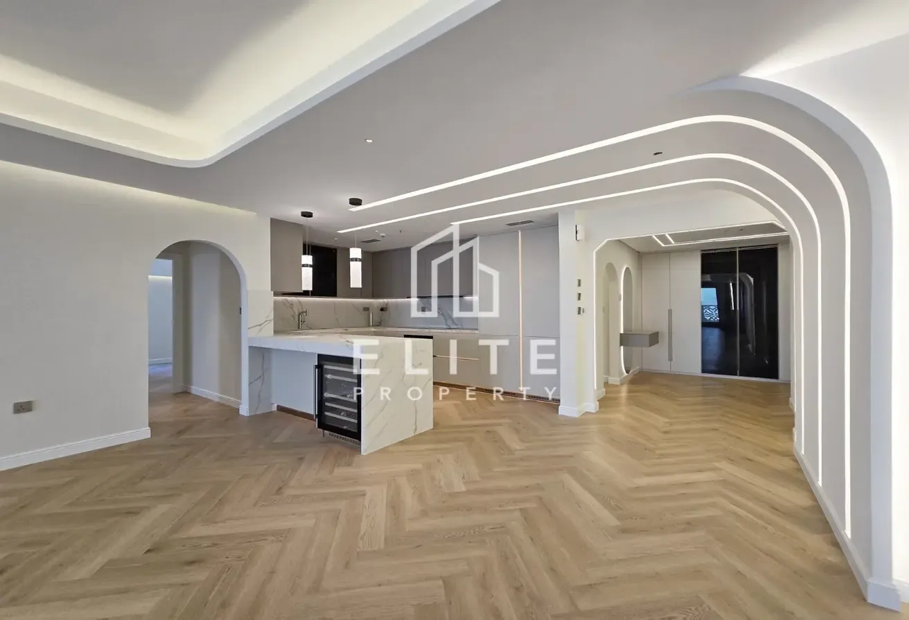 Upgraded 3 Bedrooms with Full Sea View | Vacant