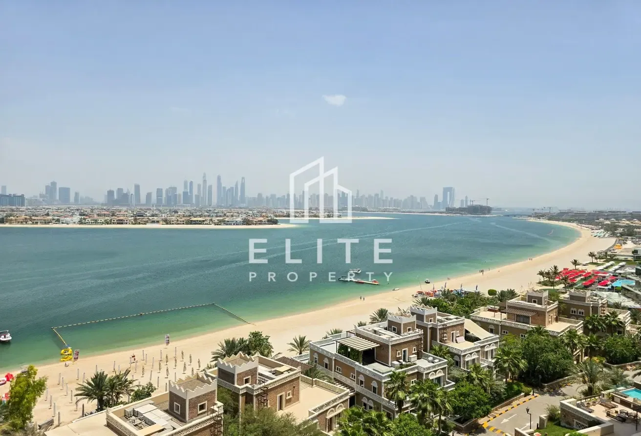 Upgraded 3 Bedrooms with Full Sea View | Vacant