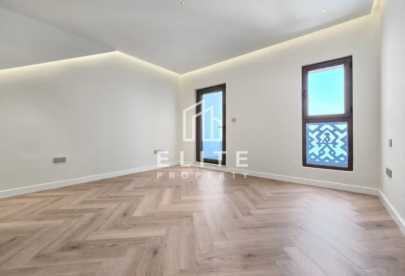 Upgraded 3 Bedrooms with Full Sea View | Vacant