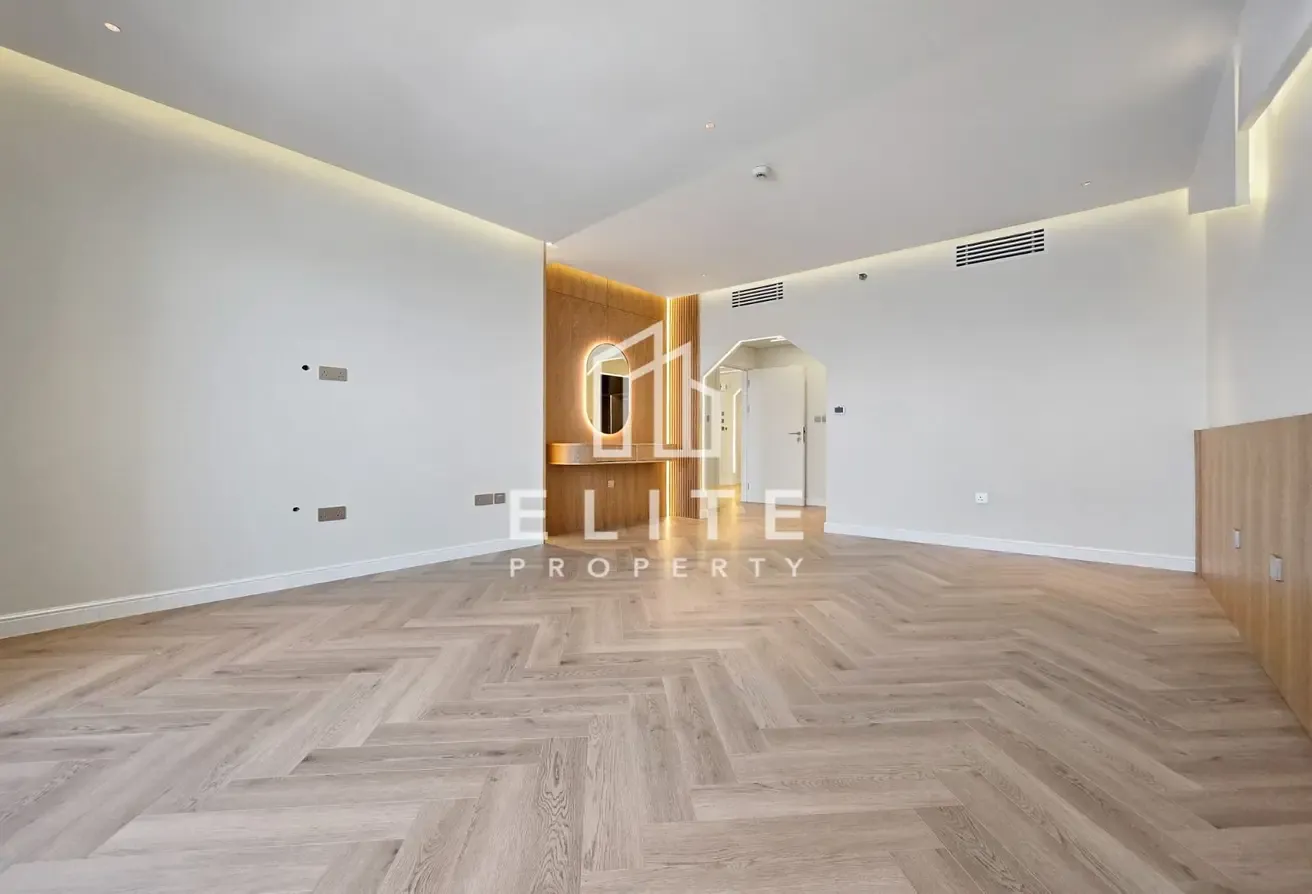 Upgraded 3 Bedrooms with Full Sea View | Vacant