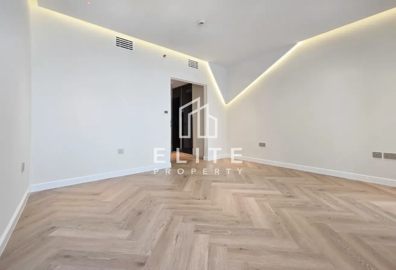 Upgraded 3 Bedrooms with Full Sea View | Vacant
