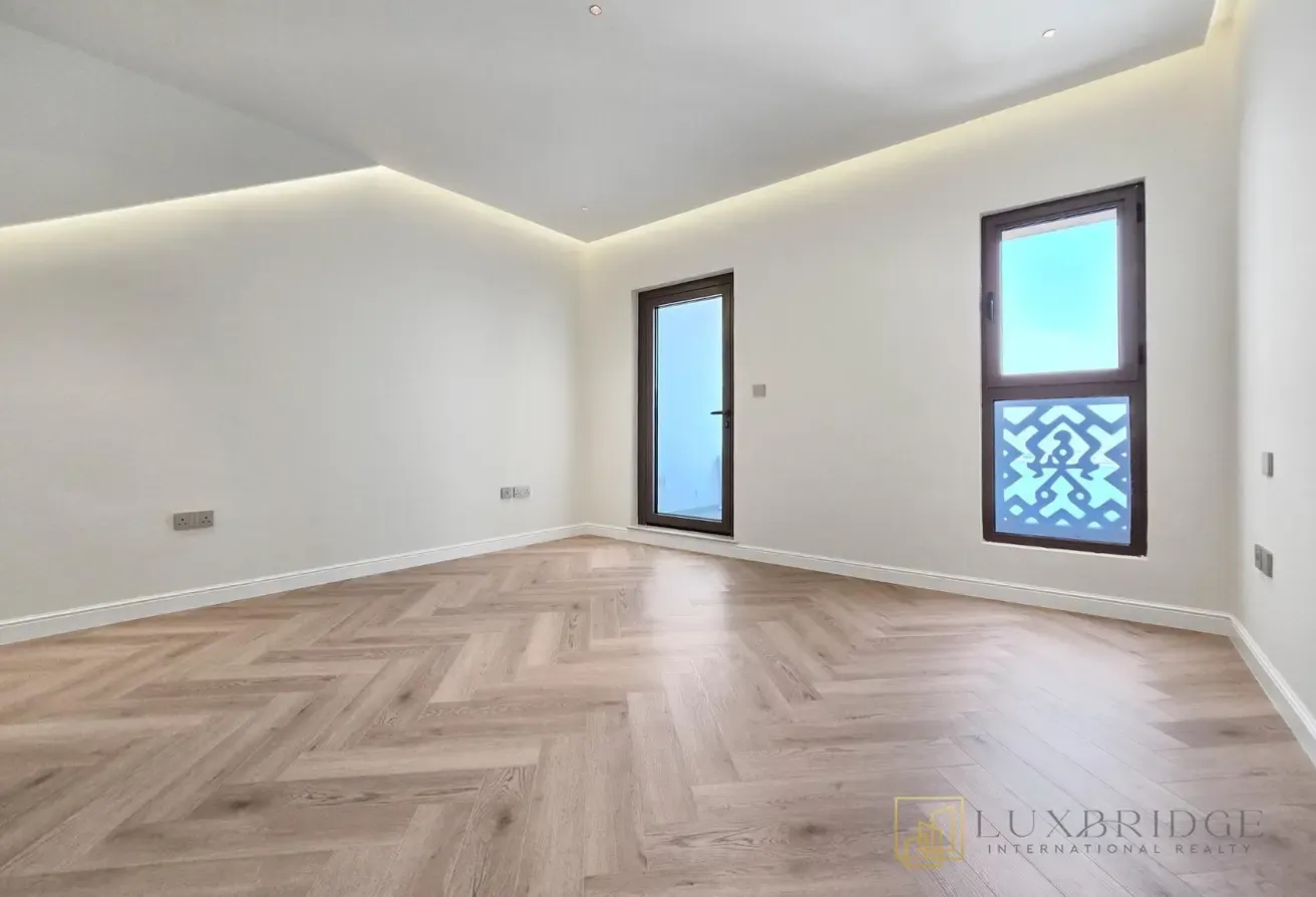 Vacant | Unfurnished | Sea View