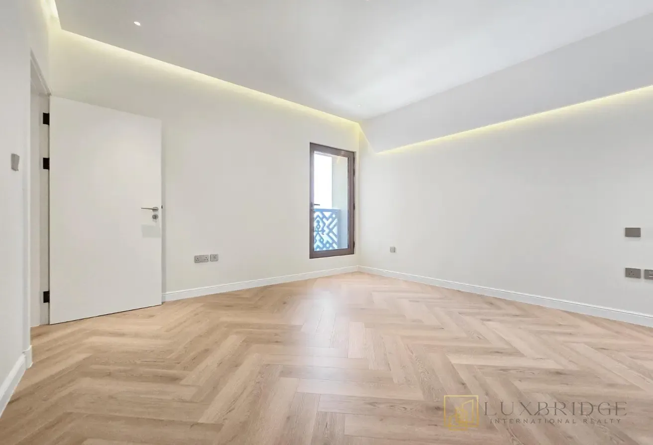 Vacant | Unfurnished | Sea View