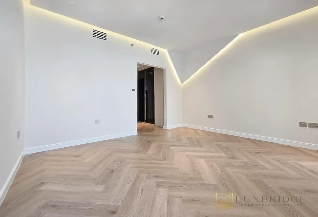 Vacant | Unfurnished | Sea View