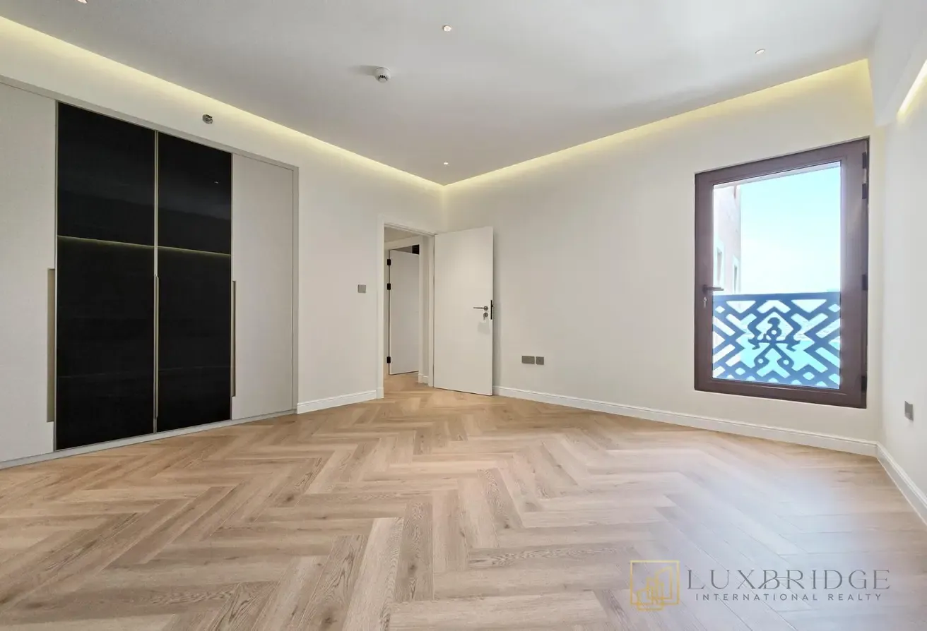 Vacant | Unfurnished | Sea View