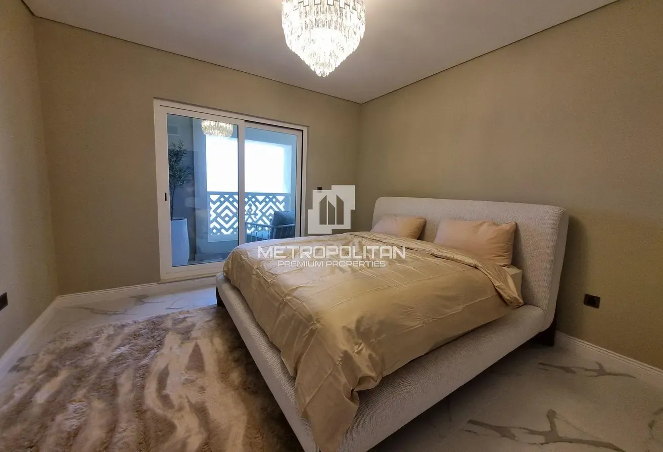 Upgraded| Fully Furnished| Beach Access| Palm View