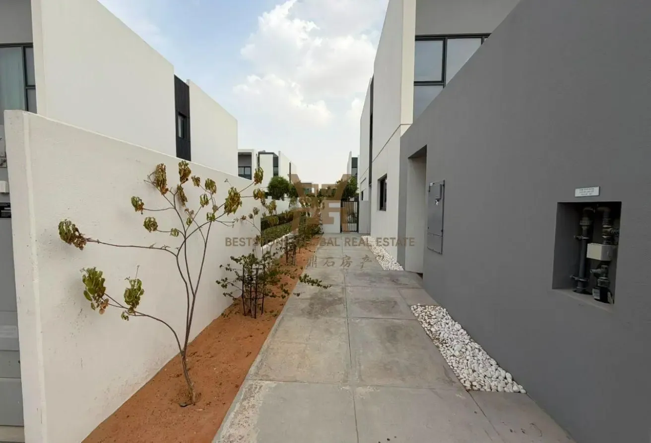 4BHK Corner|Single Row|Vacant|Ready To Move In Now